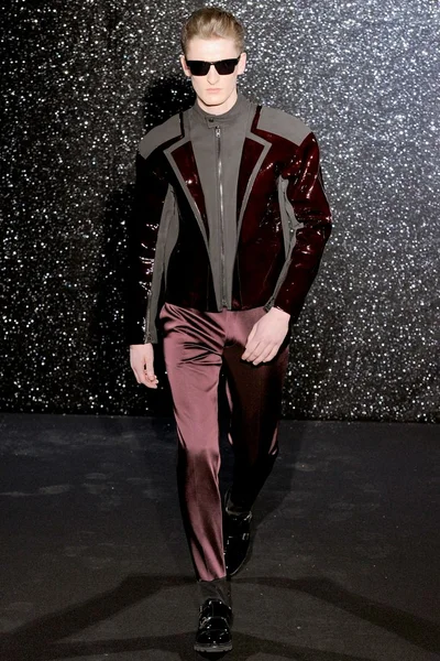 Look 32